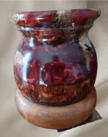 Vase en cerisier et résine