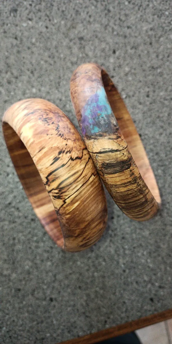 Bracelets en sorbier ou chêne échauffé, pièce tournée à la main par Tourneur JD